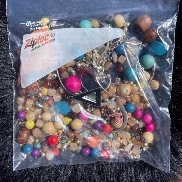 Vintage Lot Of Crafting Beads Wood Plastic For Repurposing - Picture 1 of 7